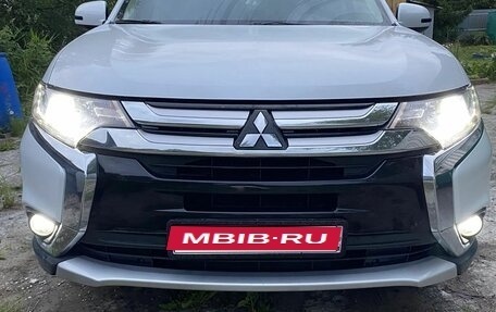 Mitsubishi Outlander III рестайлинг 3, 2016 год, 2 100 000 рублей, 1 фотография