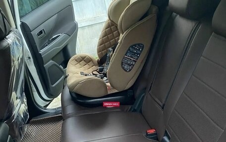 Mitsubishi Outlander III рестайлинг 3, 2016 год, 2 100 000 рублей, 10 фотография