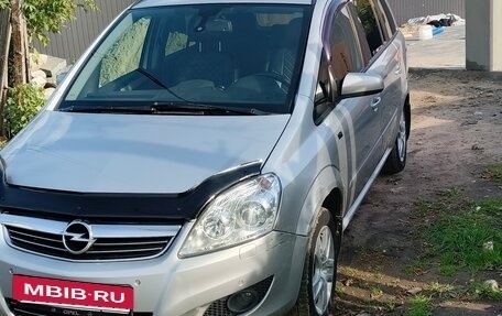 Opel Zafira B, 2008 год, 650 000 рублей, 2 фотография