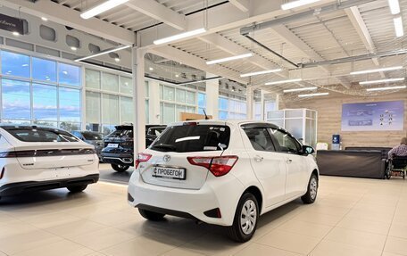 Toyota Vitz, 2019 год, 1 179 000 рублей, 6 фотография