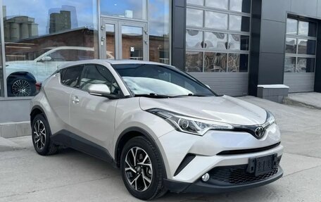 Toyota C-HR I рестайлинг, 2021 год, 2 750 000 рублей, 3 фотография