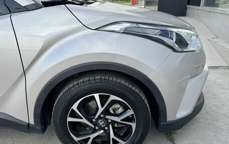 Toyota C-HR I рестайлинг, 2021 год, 2 750 000 рублей, 10 фотография
