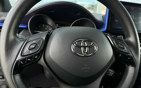 Toyota C-HR I рестайлинг, 2021 год, 2 750 000 рублей, 12 фотография