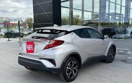 Toyota C-HR I рестайлинг, 2021 год, 2 750 000 рублей, 5 фотография