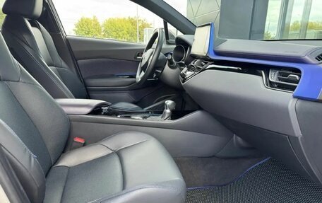Toyota C-HR I рестайлинг, 2021 год, 2 750 000 рублей, 18 фотография