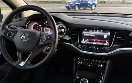 Opel Astra K, 2018 год, 1 600 000 рублей, 11 фотография