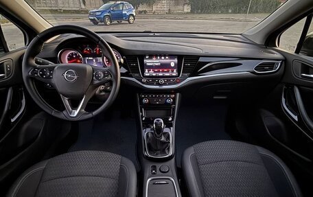 Opel Astra K, 2018 год, 1 600 000 рублей, 15 фотография