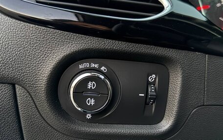 Opel Astra K, 2018 год, 1 600 000 рублей, 23 фотография