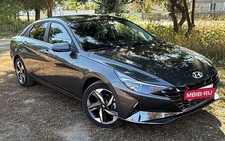 Hyundai Elantra, 2023 год, 2 400 000 рублей, 2 фотография