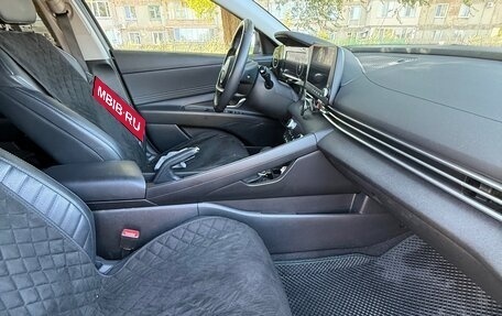 Hyundai Elantra, 2023 год, 2 400 000 рублей, 10 фотография