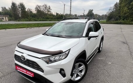 Toyota RAV4, 2019 год, 3 850 000 рублей, 4 фотография