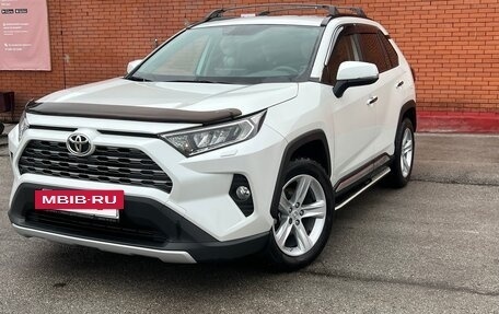 Toyota RAV4, 2019 год, 3 850 000 рублей, 2 фотография