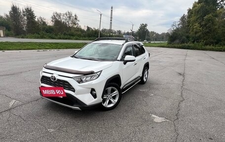 Toyota RAV4, 2019 год, 3 850 000 рублей, 3 фотография