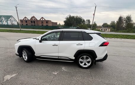 Toyota RAV4, 2019 год, 3 850 000 рублей, 12 фотография