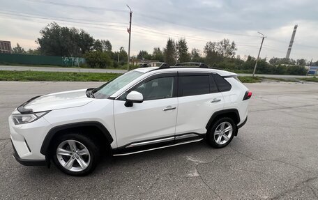 Toyota RAV4, 2019 год, 3 850 000 рублей, 13 фотография