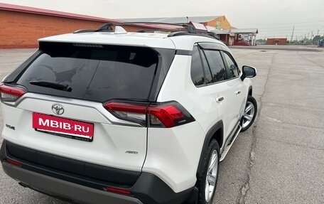 Toyota RAV4, 2019 год, 3 850 000 рублей, 7 фотография