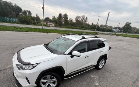 Toyota RAV4, 2019 год, 3 850 000 рублей, 14 фотография
