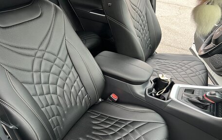 Toyota RAV4, 2019 год, 3 850 000 рублей, 21 фотография