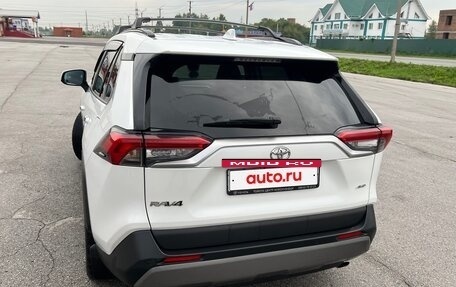 Toyota RAV4, 2019 год, 3 850 000 рублей, 9 фотография