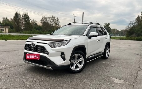 Toyota RAV4, 2019 год, 3 850 000 рублей, 17 фотография