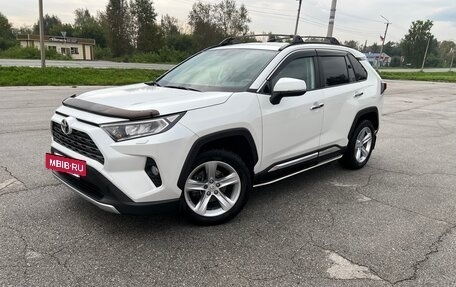 Toyota RAV4, 2019 год, 3 850 000 рублей, 18 фотография