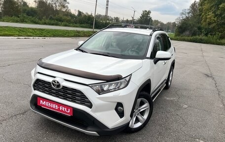 Toyota RAV4, 2019 год, 3 850 000 рублей, 16 фотография