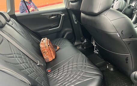 Toyota RAV4, 2019 год, 3 850 000 рублей, 22 фотография