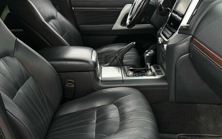 Toyota Land Cruiser 200, 2018 год, 5 700 000 рублей, 12 фотография