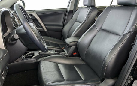 Toyota RAV4, 2018 год, 2 595 000 рублей, 21 фотография