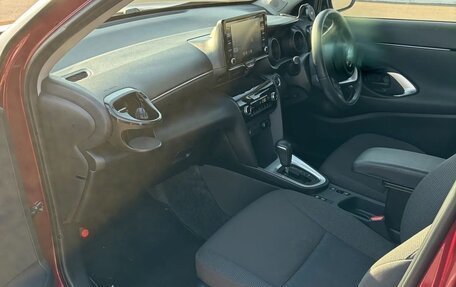 Toyota Yaris Cross, 2020 год, 1 900 000 рублей, 6 фотография