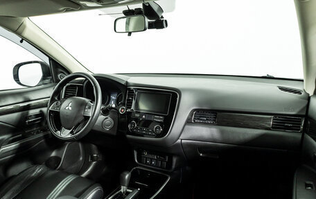 Mitsubishi Outlander III рестайлинг 3, 2018 год, 1 450 000 рублей, 9 фотография