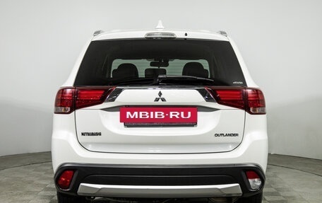 Mitsubishi Outlander III рестайлинг 3, 2018 год, 1 450 000 рублей, 6 фотография