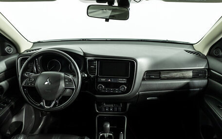Mitsubishi Outlander III рестайлинг 3, 2018 год, 1 450 000 рублей, 13 фотография