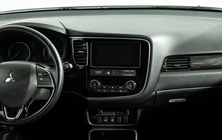 Mitsubishi Outlander III рестайлинг 3, 2018 год, 1 450 000 рублей, 14 фотография