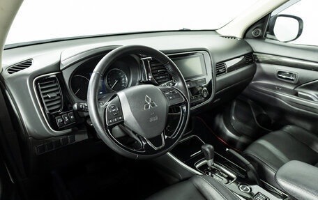 Mitsubishi Outlander III рестайлинг 3, 2018 год, 1 450 000 рублей, 11 фотография