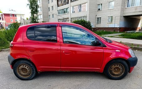 Toyota Yaris I рестайлинг, 2001 год, 175 000 рублей, 3 фотография