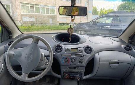 Toyota Yaris I рестайлинг, 2001 год, 175 000 рублей, 8 фотография