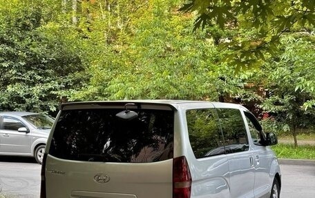 Hyundai Grand Starex Grand Starex I рестайлинг 2, 2010 год, 990 000 рублей, 4 фотография