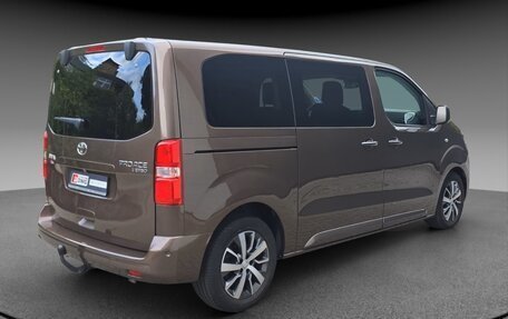 Toyota ProAce II, 2022 год, 4 400 000 рублей, 5 фотография