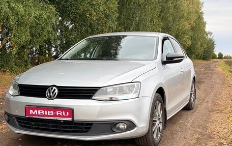 Volkswagen Jetta VI, 2013 год, 990 000 рублей, 1 фотография
