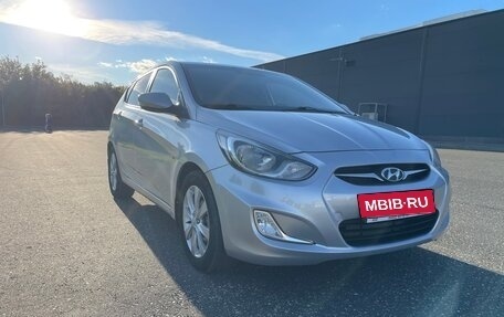 Hyundai Solaris II рестайлинг, 2011 год, 935 000 рублей, 2 фотография