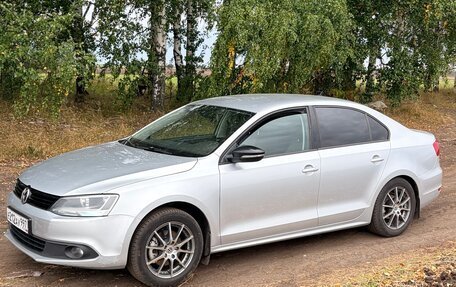 Volkswagen Jetta VI, 2013 год, 990 000 рублей, 2 фотография