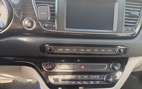 KIA Carnival III, 2019 год, 3 500 000 рублей, 10 фотография