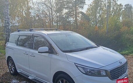 KIA Carnival III, 2019 год, 3 500 000 рублей, 8 фотография