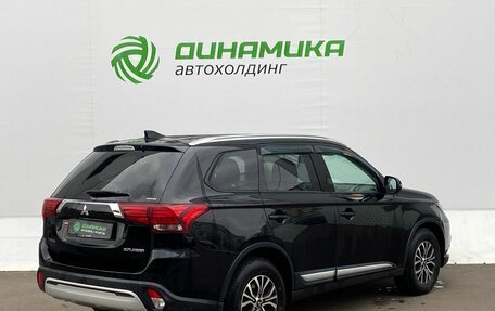 Mitsubishi Outlander III рестайлинг 3, 2019 год, 2 100 000 рублей, 5 фотография