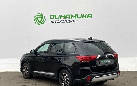 Mitsubishi Outlander III рестайлинг 3, 2019 год, 2 100 000 рублей, 7 фотография