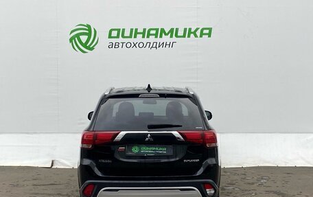 Mitsubishi Outlander III рестайлинг 3, 2019 год, 2 100 000 рублей, 6 фотография