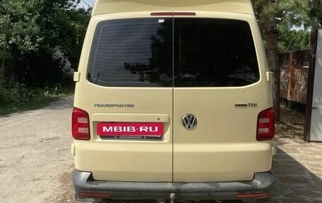 Volkswagen Caravelle T6 рестайлинг, 2016 год, 2 650 000 рублей, 2 фотография