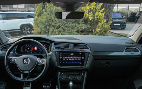 Volkswagen Tiguan II, 2019 год, 2 488 000 рублей, 10 фотография