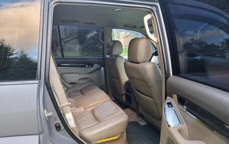 Toyota Land Cruiser Prado 120 рестайлинг, 2007 год, 2 000 000 рублей, 16 фотография